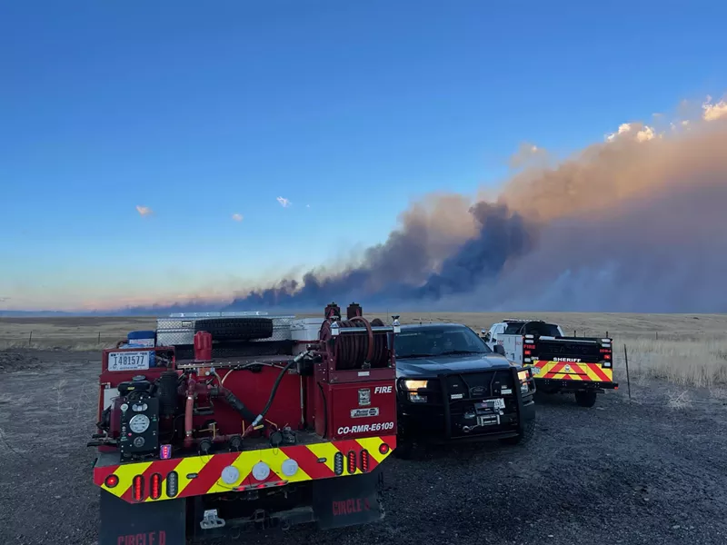 Image: Emergency responders monitor a wildfire in Colorado