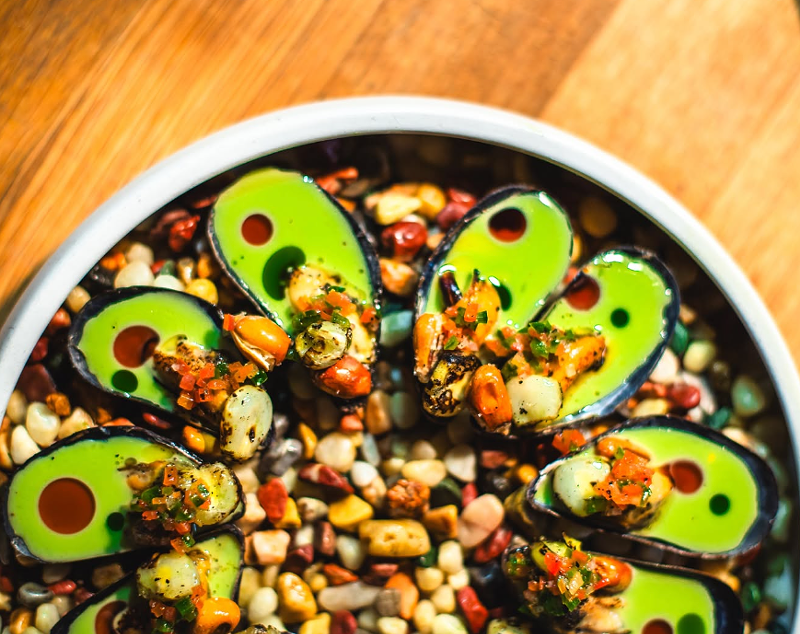 Image: mussels on a platter