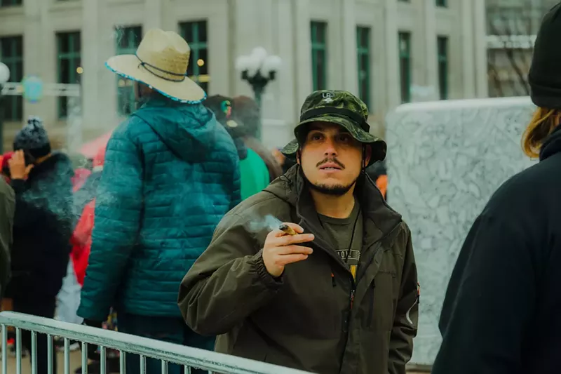 Image: Man smokes joint at concert