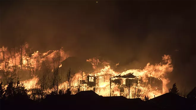 colorado wildfire burning building