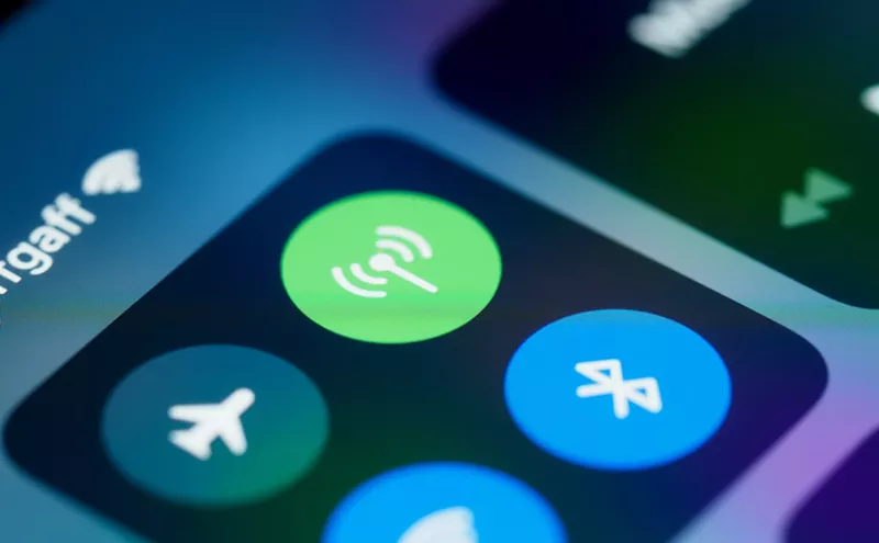 Image: Bluesnarfing in Denver: Phone Hackers Are Closer Than You Think