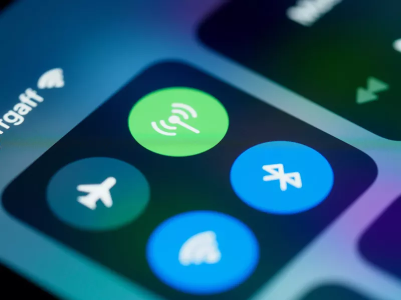 Image: iphone screen with bluetooth and wifi signals