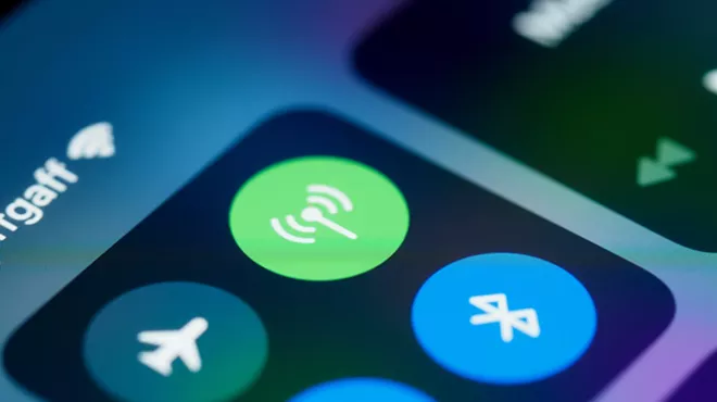 iphone screen with bluetooth and wifi signals