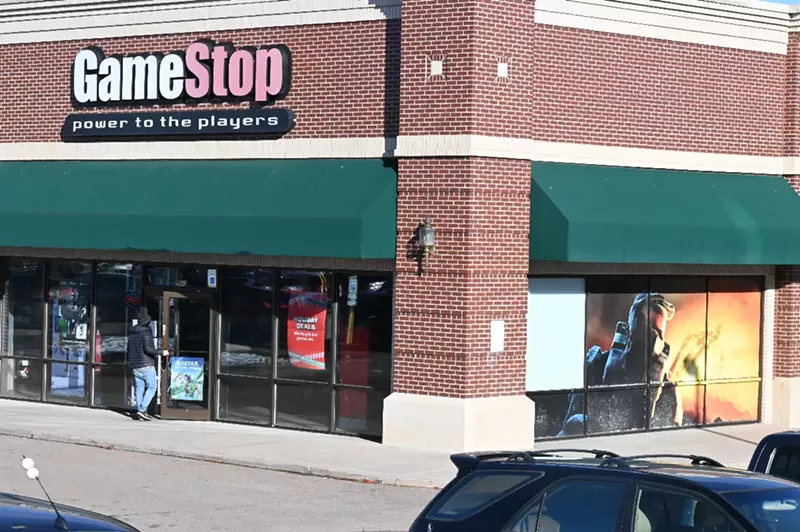 Image: A GameStop in Glendale has the attention of gamers across the country for the Halo 3 window mural that it's had up since the game's release in 2007.