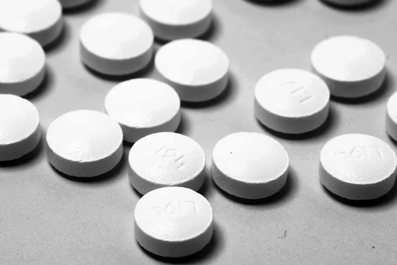 Image: white opioid pills