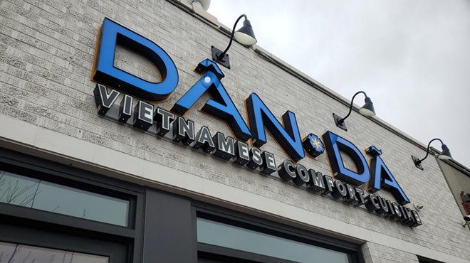 sign that says "dan da" on the outside of a building