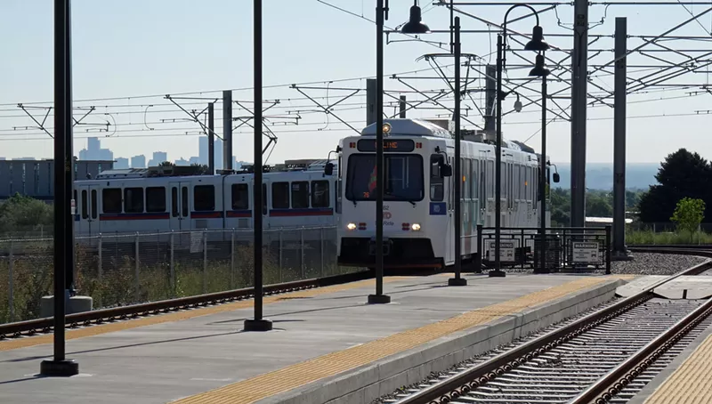 Image: RTD W Line in Lakewood