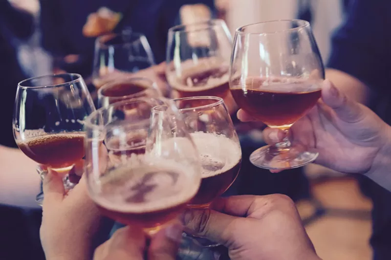 Image: alcohol glasses cheers