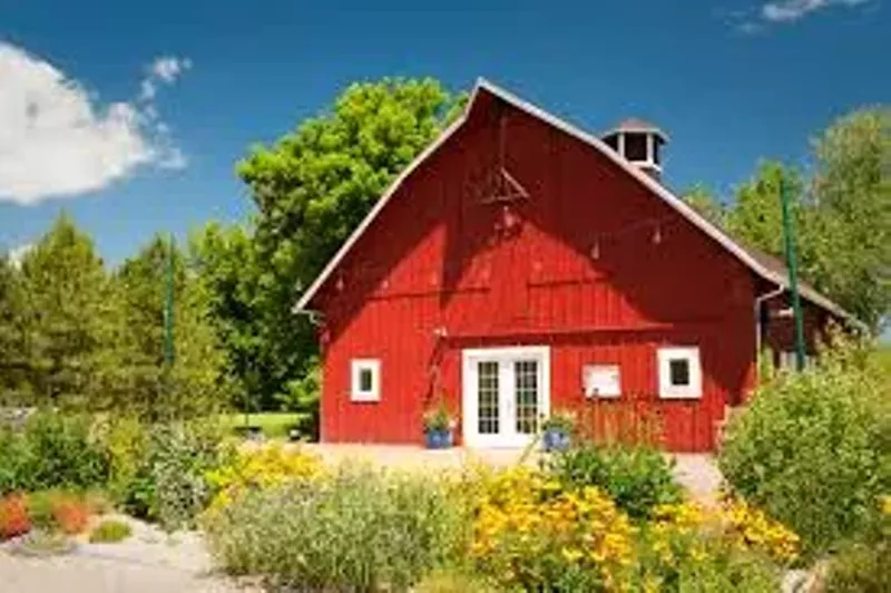 Image: red barn