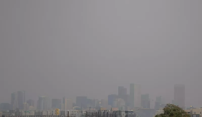 Image: Hazy Denver skyline cover in smoke