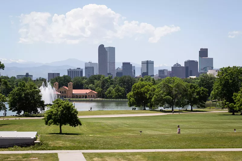 Image: Denver skyline from park