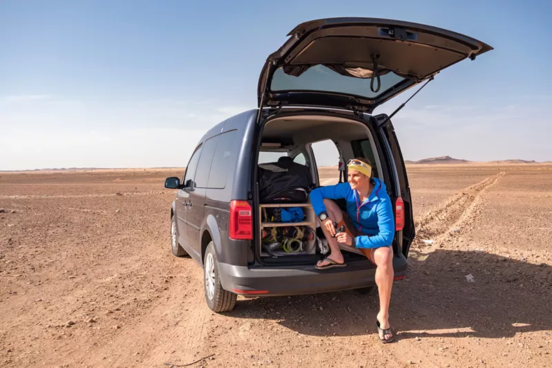 Image: Maren Krings relaxes in the Moroccan Sahara during her life on the road in 2017.