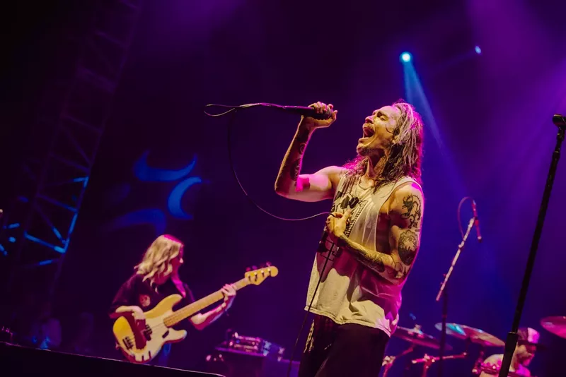Image: incubus on stage
