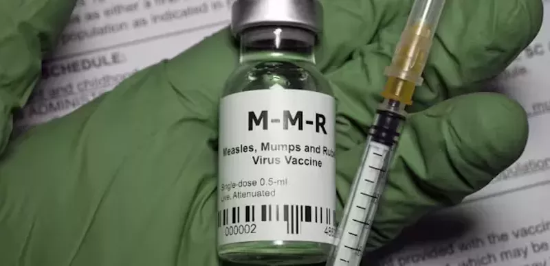Image: measles vaccine and needle