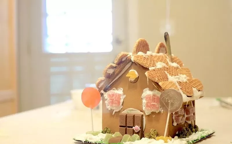 Image: Merry Litmas: Let's Make a Ganjabread House