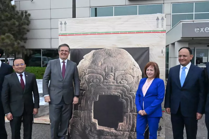 Image: Mexico Foreign Secretary Ebrard and Colorado Lt. Gov. Primavera stand in front of the "Earth Monster."