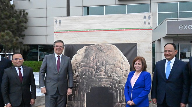 Mexico Foreign Secretary Ebrard and Colorado Lt. Gov. Primavera stand in front of the "Earth Monster."