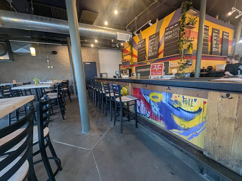 Image: New brewery with a colorful bar