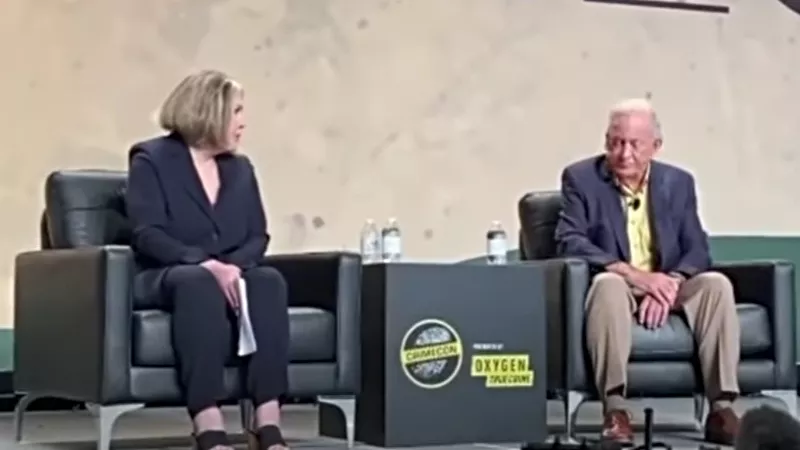 Image: Paula Woodward interviewing John Ramsey at CrimeCon 2022 on April 30.