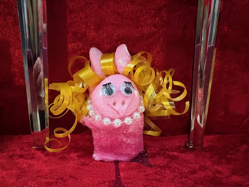 Image: miss piggy as peep