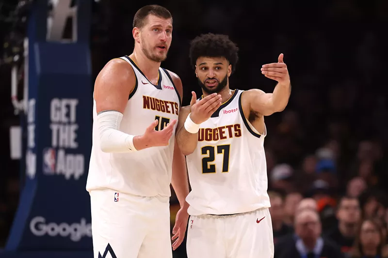 Image: Nikola Jokic and Jamal Murray talk during game