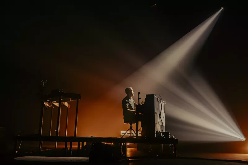 Image: Ben Böhmer performing on a Piano.