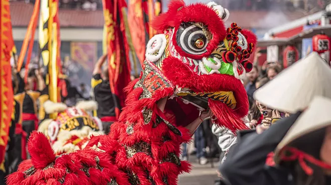 dancing chinese lion