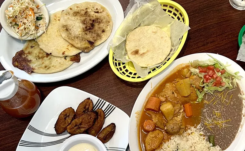 Image: Pupusas el Lucero