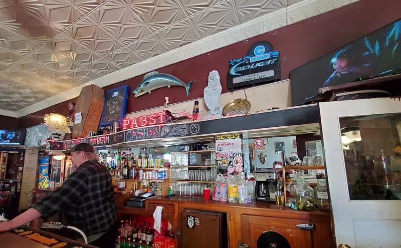 Image: bar in dive