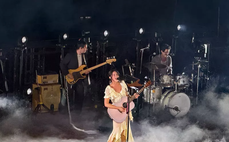 Image: Review: Gracie Abrams Ends U.S. Tour on a High Note