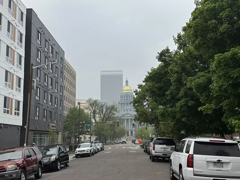 Image: Smoke from Canadian wildfires floods into Denver