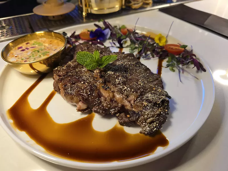 Image: steak with sauce on a plate