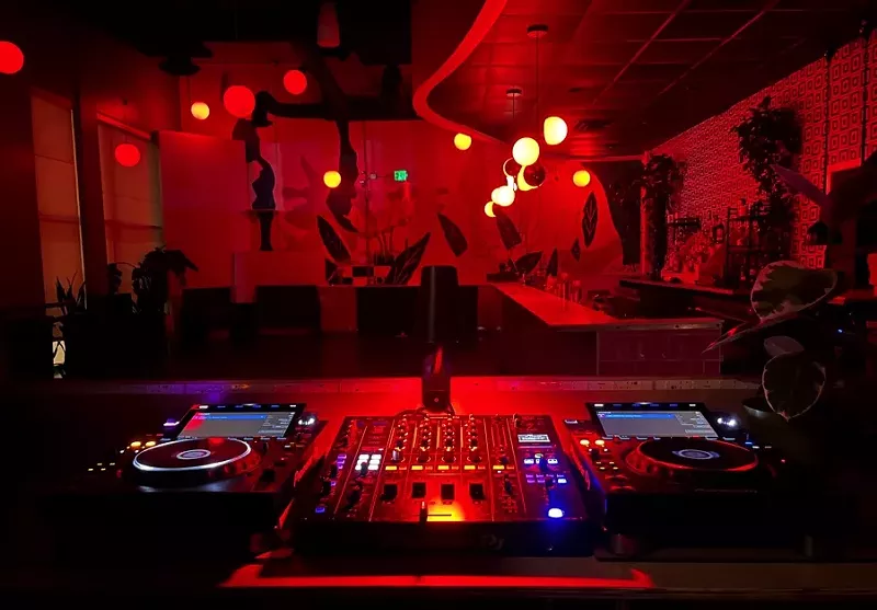 Image: dj deck