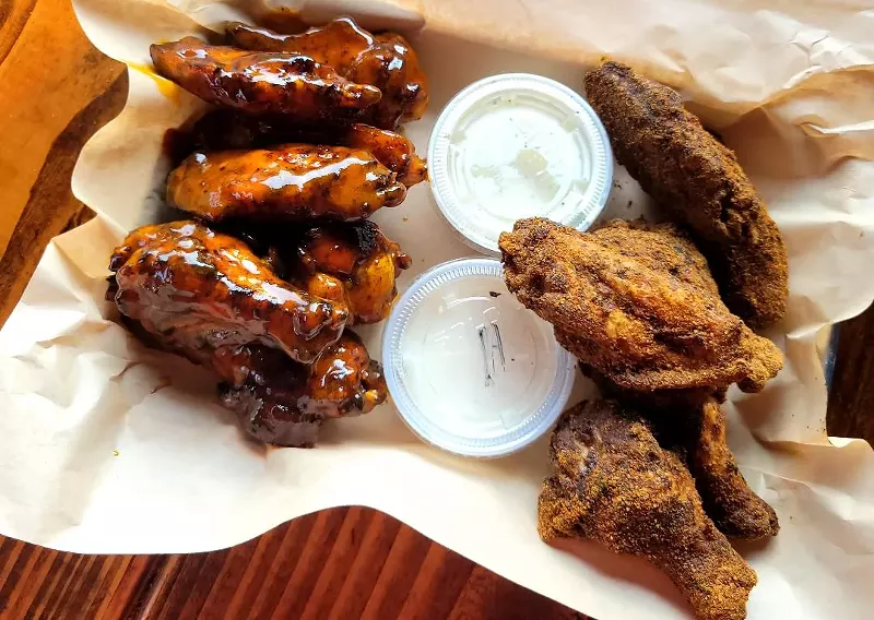 Image: two flavors of chicken wings with cups of ranch