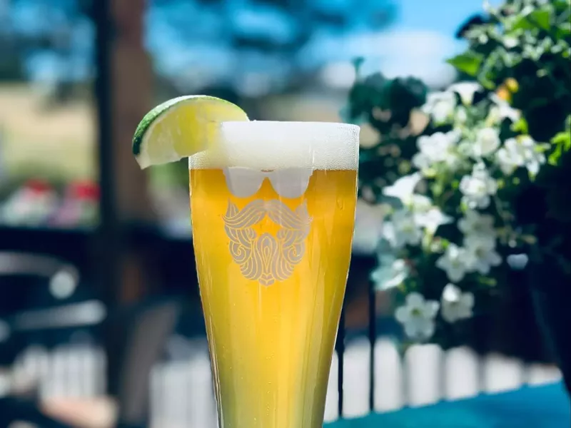 Image: light beer in a glass with a lime slice