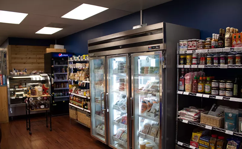 Image: Tom’s Seafood in Lakewood Expands Its Offerings Under New Owners