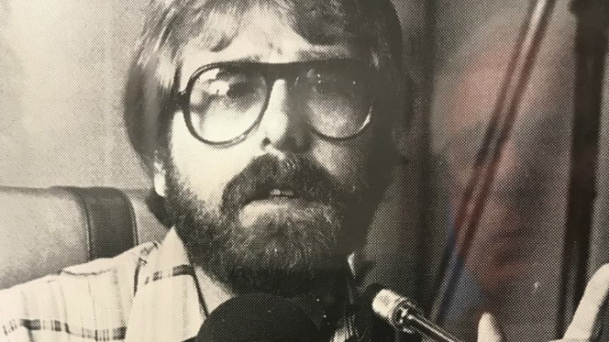 A photo of the younger Peter Boyles on the air — and yes, that's a reflection of Boyles circa 2017 at the right of the frame. - KNUS.COM