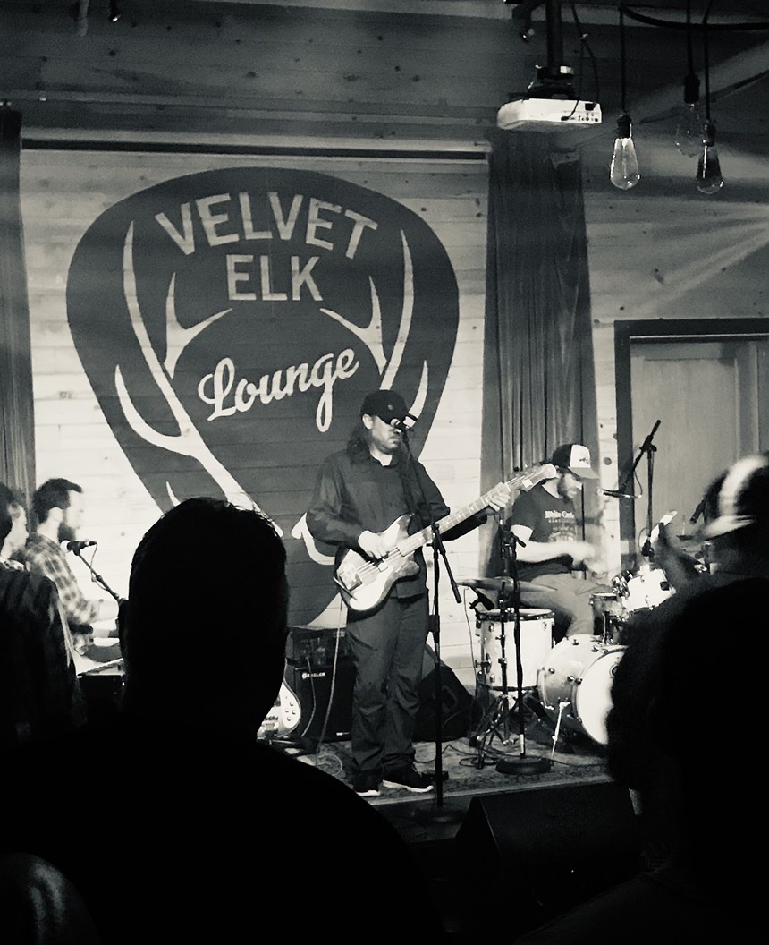An acoustic band plays Velvet Elk Lounge. - BIG RED F RESTAURANT GROUP