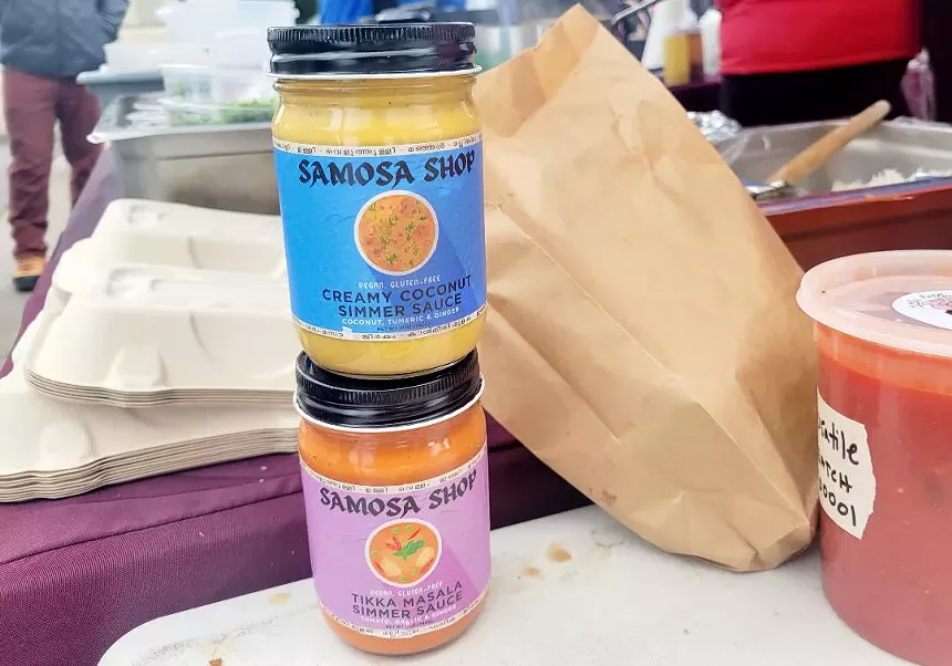 Ramenez à la maison des sauces Samosa Shop aujourd'hui.  -LINNEA COVINGTON