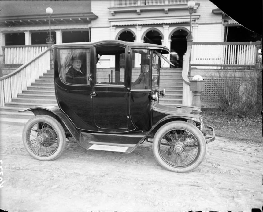 Fritchle electric car in 19th century Denver