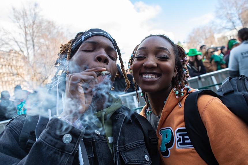 Inside the crowd at the 2023 Mile High 420 Festival