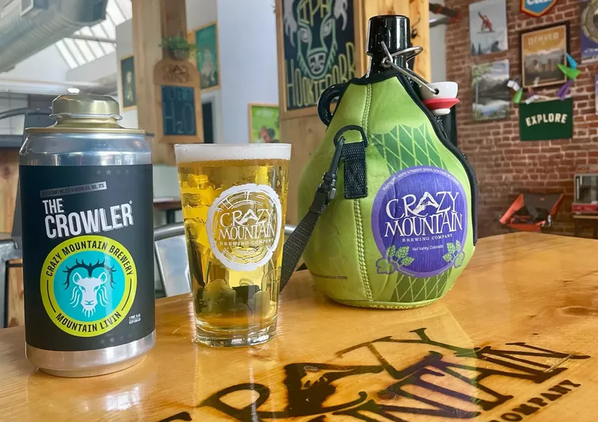 Glass growlers and aluminium crowlers at a brewery.