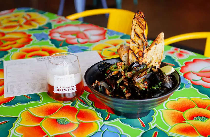 Mussels and bread in a bowl with beer.