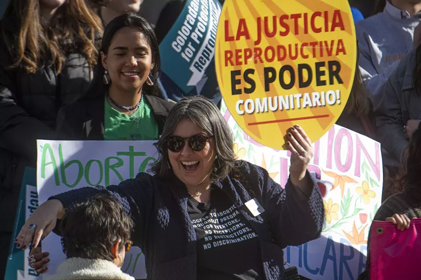Spanish signs supporting abortion