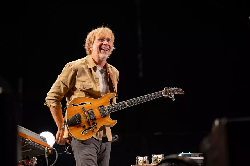 Trey Anastasio walking on stage