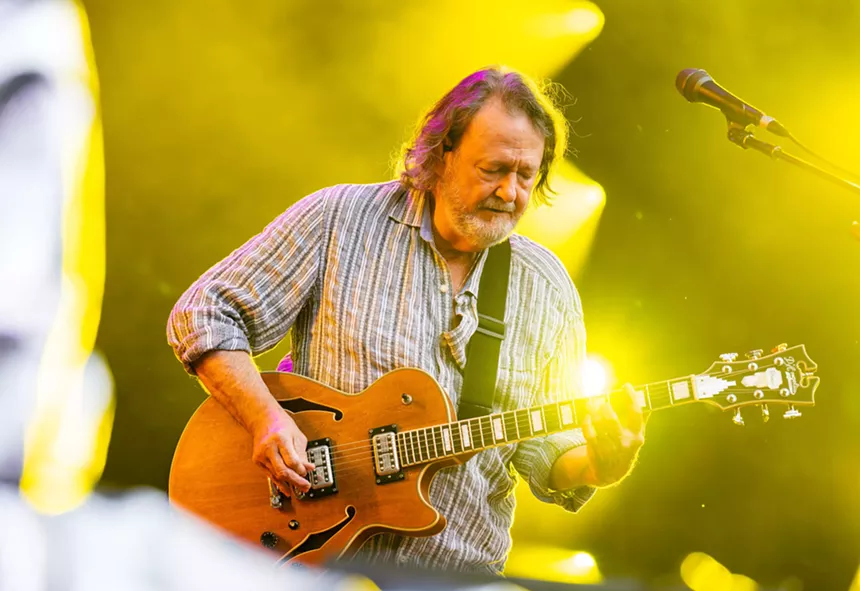 widespread panic performing at empower field in denver