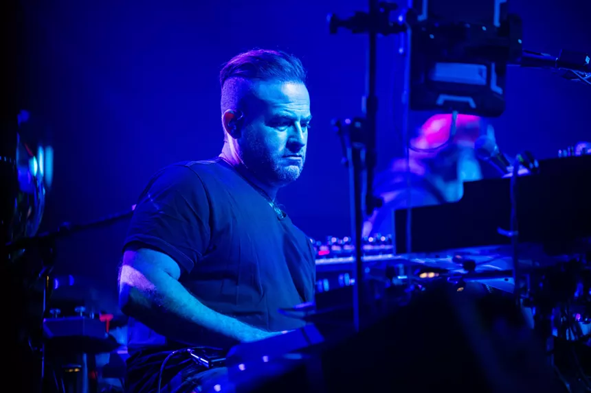 Aron Magner playing keys