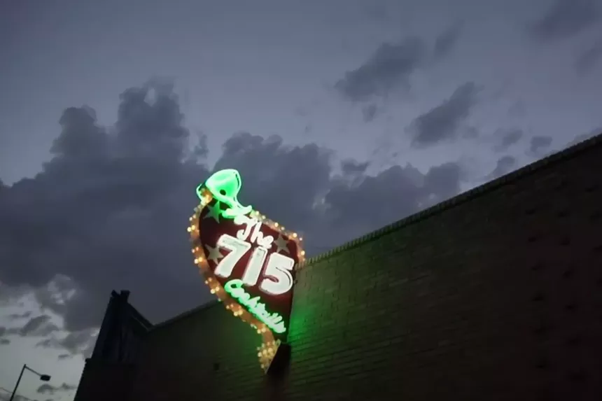 A light up sign that says 715
