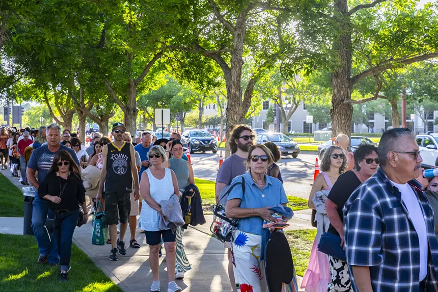 The line for Earth, Wind & Fire at Fiddler's Green Amphitheatre.