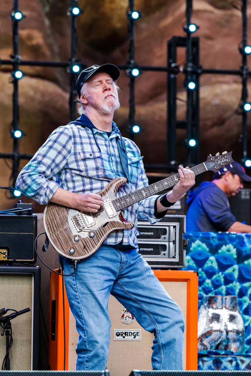 Jimmy Herring playing guitar.